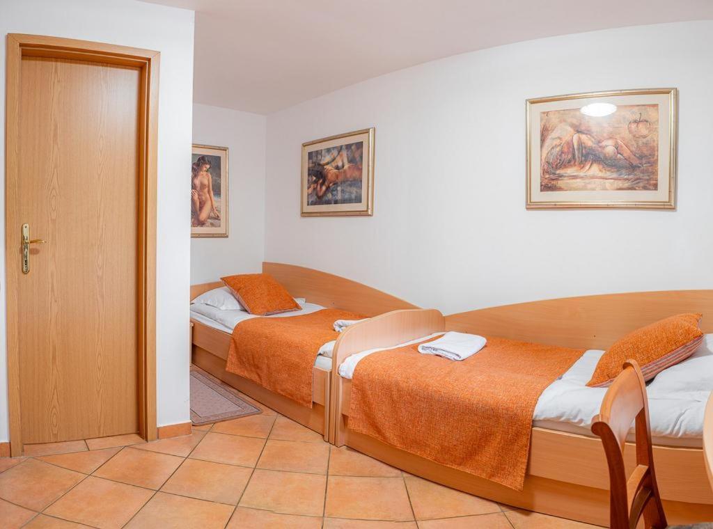 Hotel Gostilna Vovko 노보메스토 외부 사진